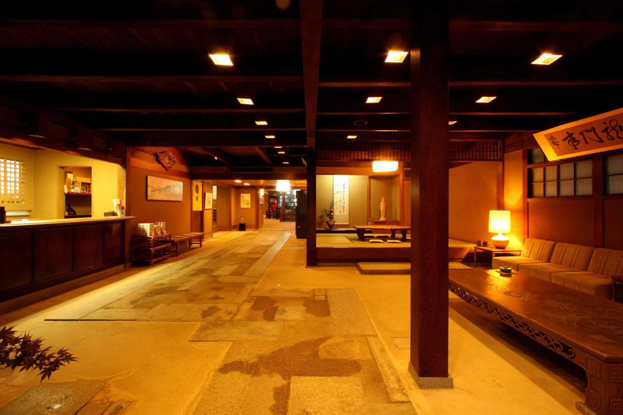 岩惣 旅館